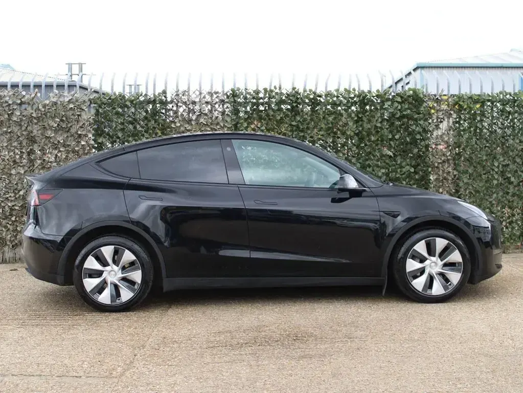 Used Tesla Model Y Long Range AWD 378 kW (514 HP) 2022 Black SUV