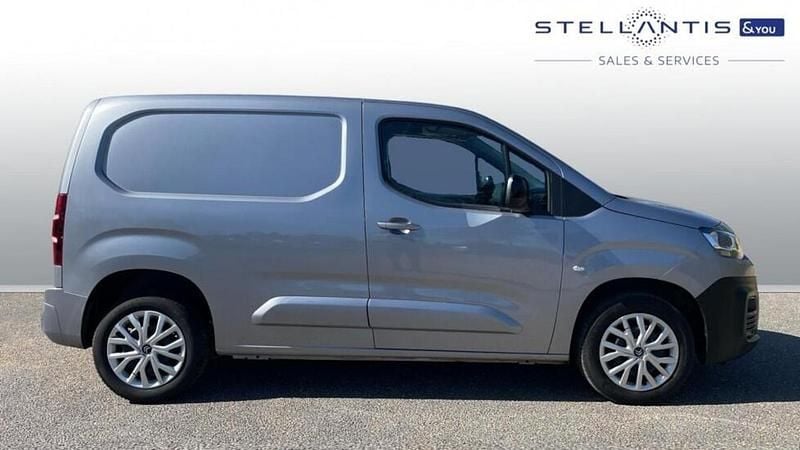 Used Citroën Berlingo 99 HP (72 kW) 2024 Grey MPV