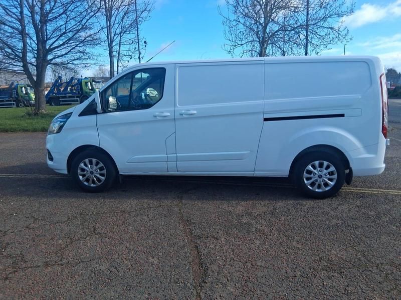Used Ford Transit Custom Limited 130 HP (95 kW) 2021 White Van