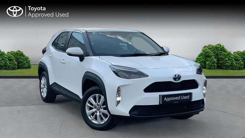 White Used 2022 Toyota Yaris Cross SUV | £18,380 (Good price) - Image 1/4