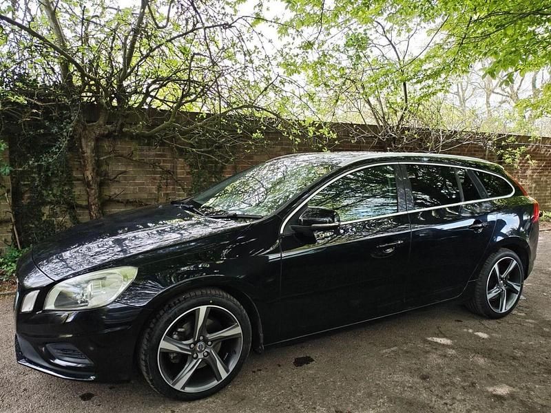 Usado Volvo V60 R-Design 2012 Preto Carrinha