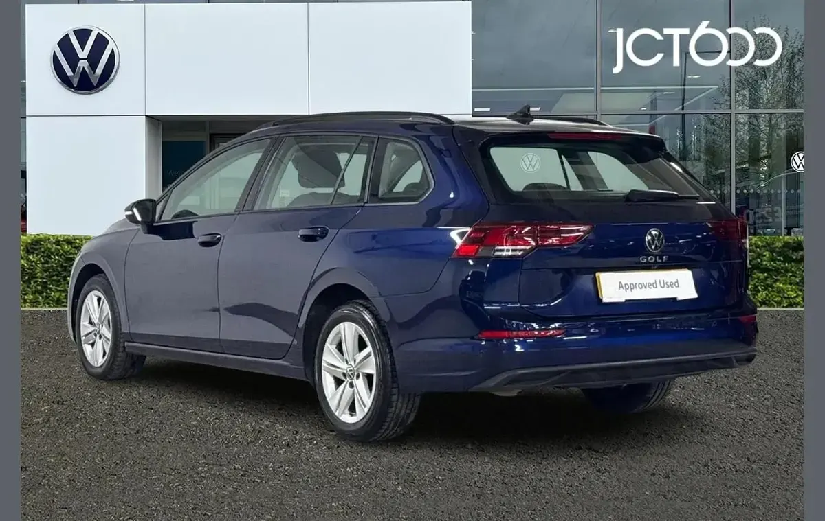 Used VW Golf VIII Life 130 HP (95 kW) 2023 Blue Estate