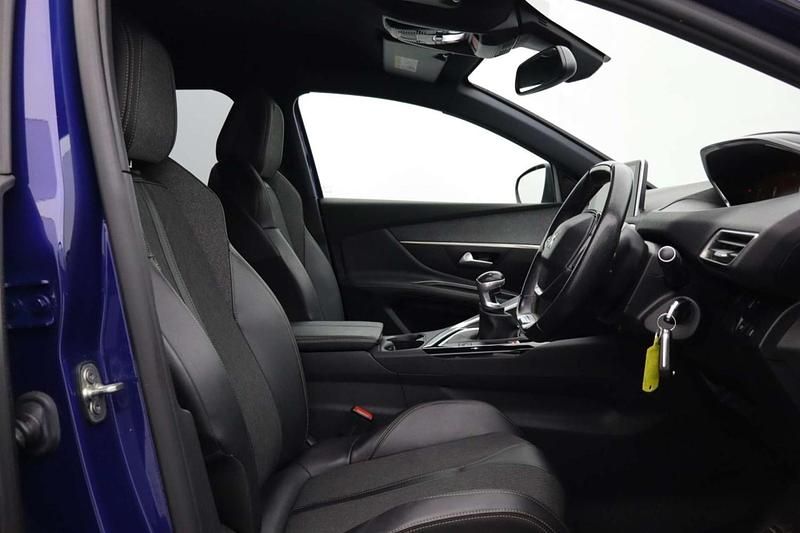 Used Peugeot 3008 GT-line 2019 Blue Hatchback