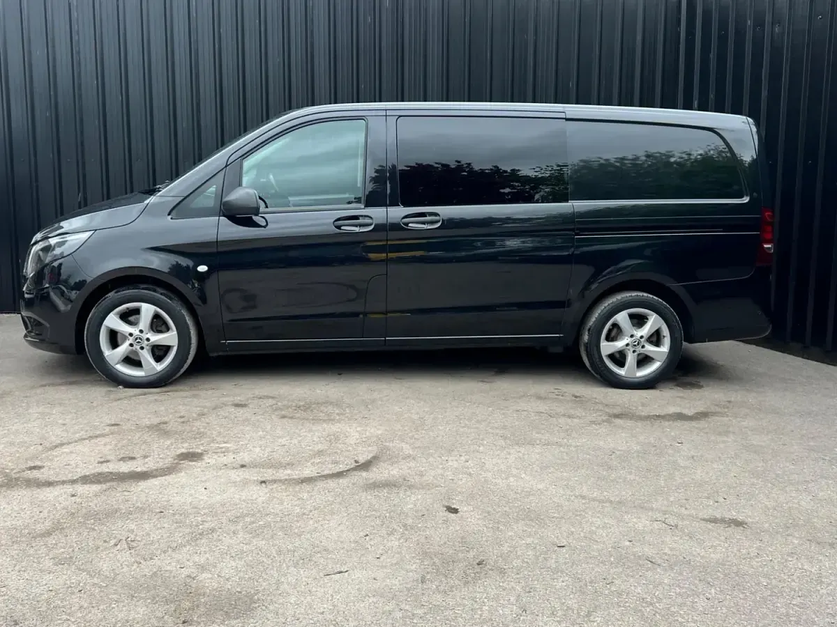 Begagnad Mercedes Vito Premium 2020 Svart Van