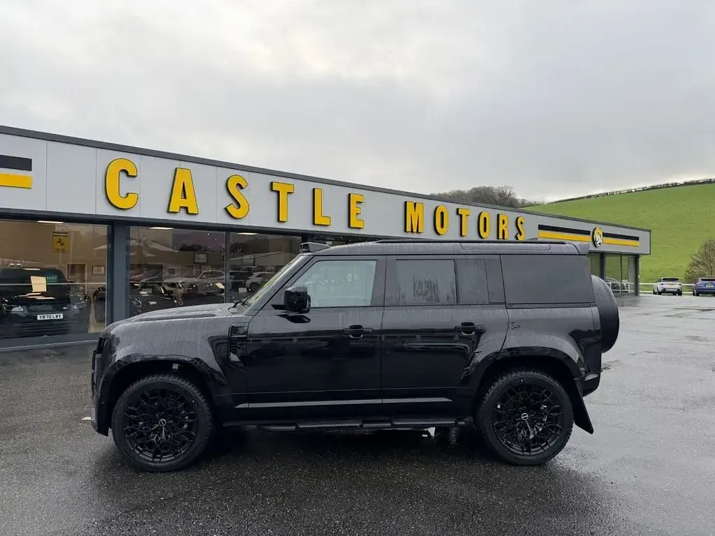 New Land Rover Defender HSE Dynamic 2026 Black SUV