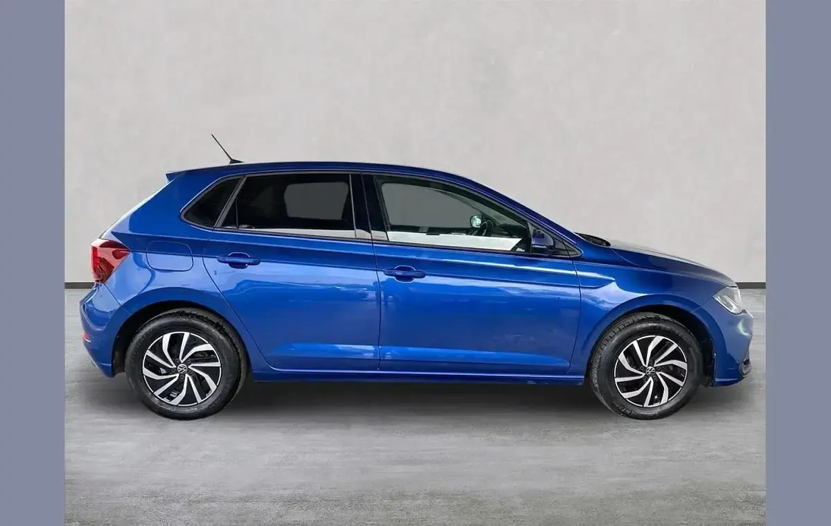 Used VW Polo Life 80 HP (58 kW) 2023 Blue Hatchback