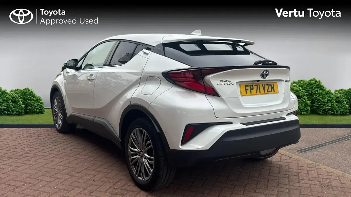 Used Toyota C-HR 122 HP (89 kW) 2022 White SUV