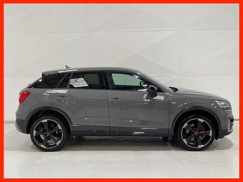 Begagnad Audi Q2 Design 150 HK (110 kW) 2017 Grå SUV