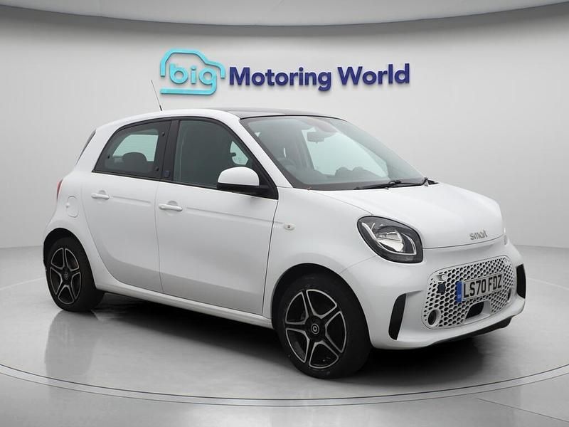 White Used 2020 Smart ForFour Electric Drive Premium Hatchback | £8,400 (Fair price) - Image 1/4
