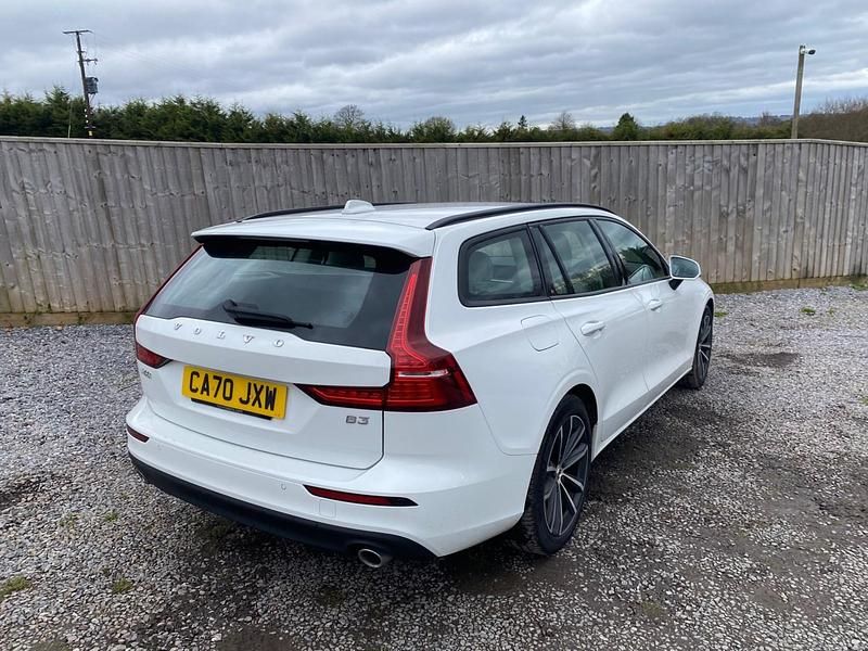 Used Volvo V60 Momentum 163 HP (119 kW) 2020 White Estate