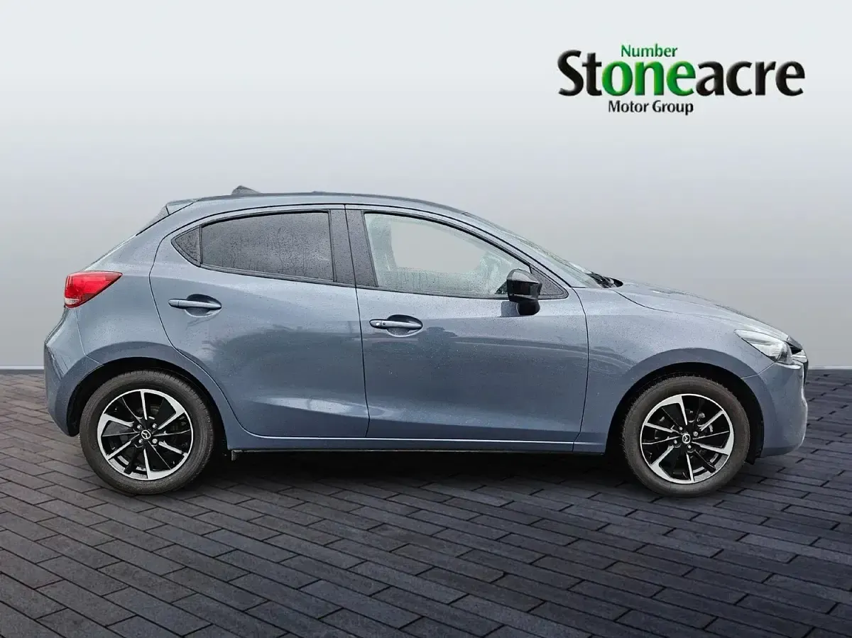 Begagnad Mazda 2 Homura-Aka 90 HK (66 kW) 2024 Grå Halvkombi