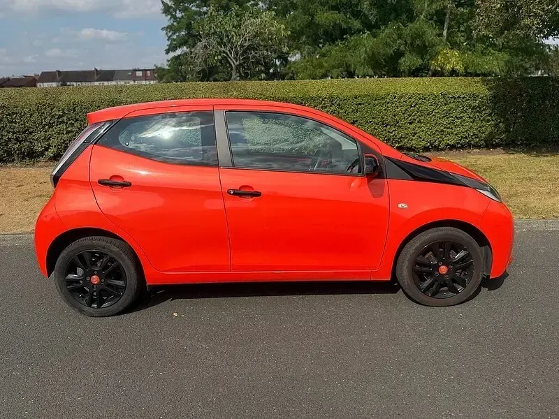 Used Toyota Aygo X-cite 69 HP (50 kW) 2015 Orange Hatchback