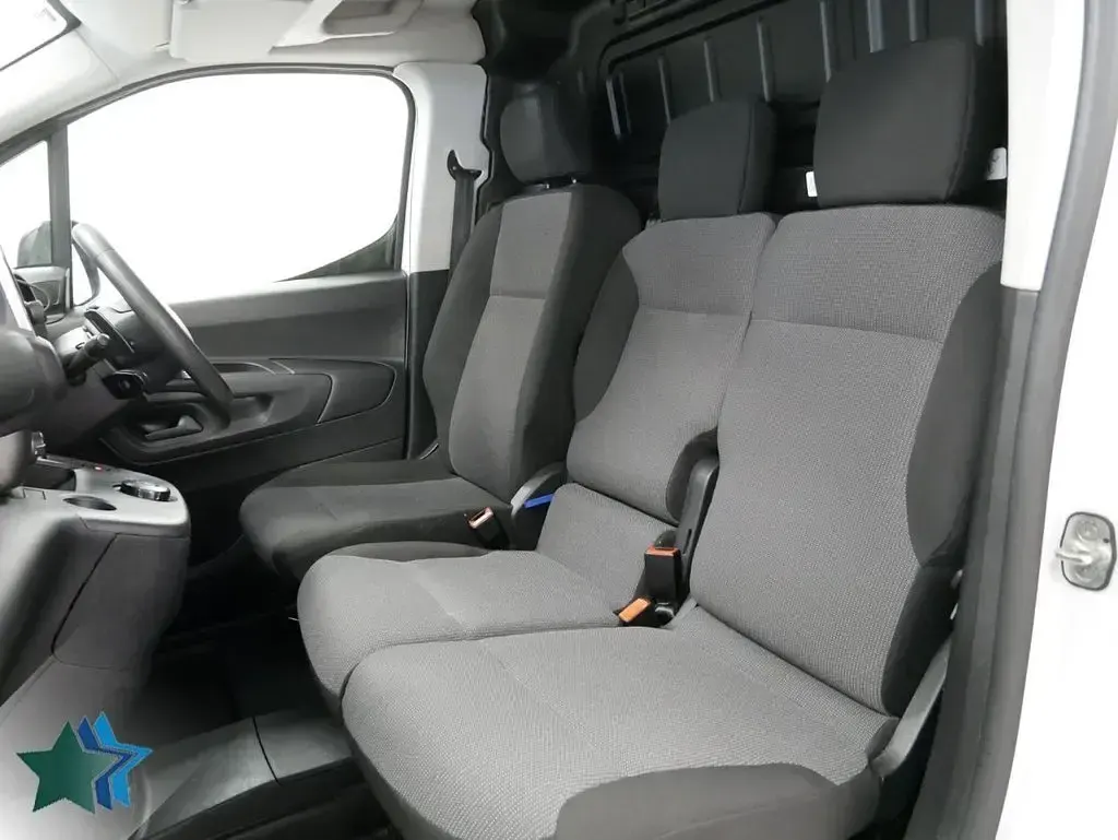 Used Citroën Berlingo 130 HP (95 kW) 2023 White MPV
