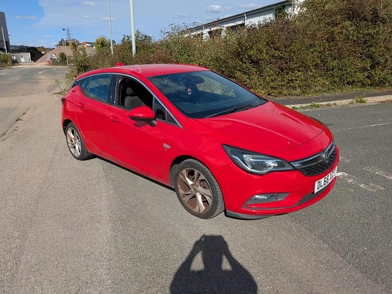 Red Used 2017 Vauxhall Astra SRi Hatchback | £1,695 (Good price) - Image 1/4