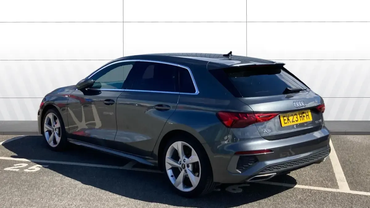 Używany Audi A3 S-Line 110 KM (80 kW) 2023 Szary Sedan/Limuzyna