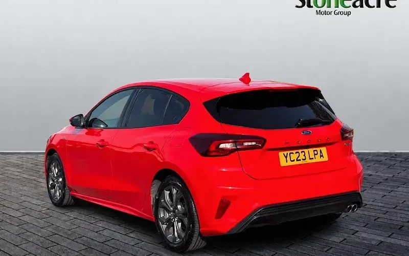 Used Ford Focus ST-Line 155 HP (114 kW) 2021 Red Hatchback