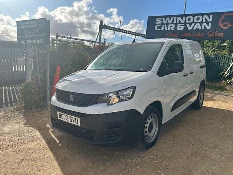 Used Peugeot Partner Premium 100 HP (73 kW) 2024 White MPV