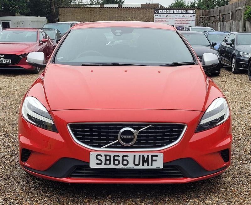 Usado Volvo V40 R-Design 2016 Vermelho Citadino