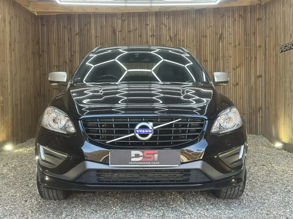 Used Volvo XC60 R-Design 190 HP (139 kW) 2017 Black SUV