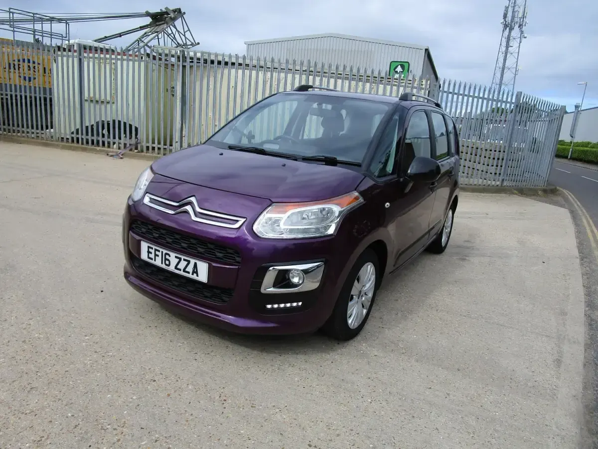 Usado Citroën C3 Picasso 100 CV (73 kW) 2016 Púrpura Monovolumen