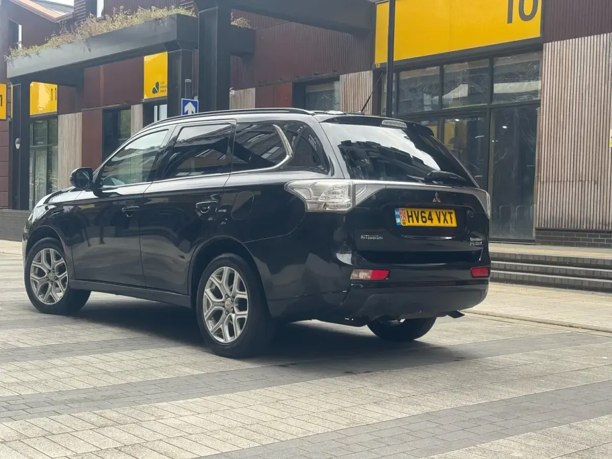 Used Mitsubishi Outlander P-HEV 2014 Black Estate