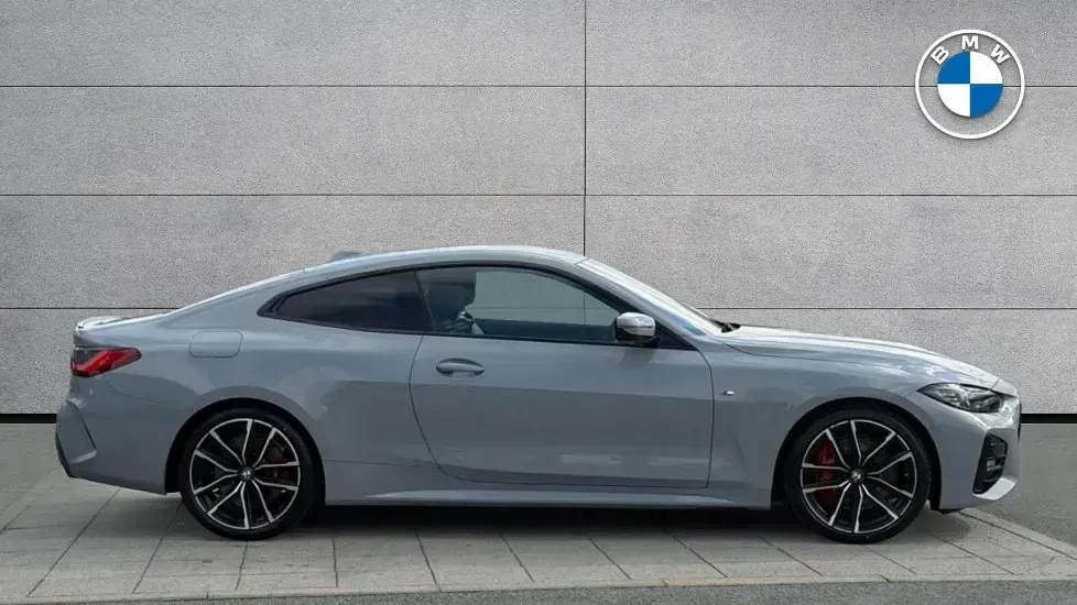Usado BMW 420 M Sport 181 HP (133 kW) 2023 Cinzento Coupé