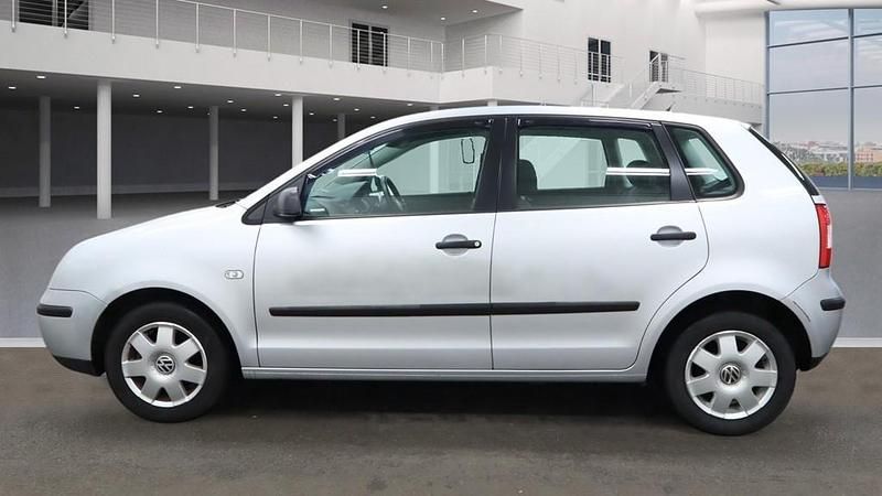 Used VW Polo 65 HP (47 kW) 2003 Silver Hatchback
