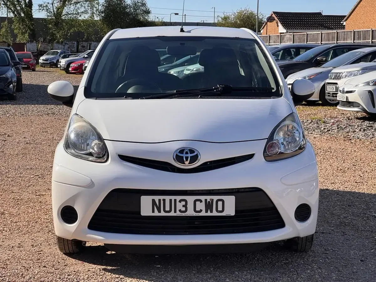 Used Toyota Aygo 68 HP (50 kW) 2013 White Hatchback