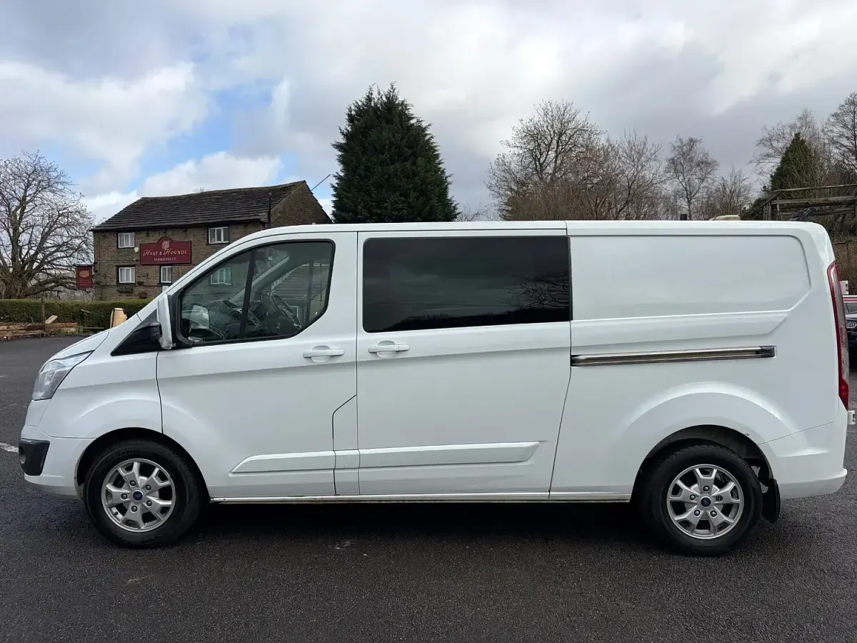 Used Ford Transit Custom Limited 155 HP (114 kW) 2014 White Van
