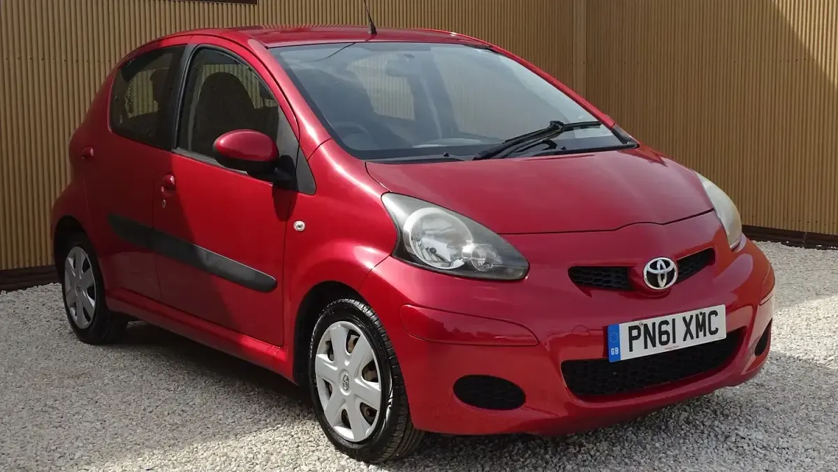 Used Toyota Aygo 68 HP (50 kW) 2011 Red Hatchback