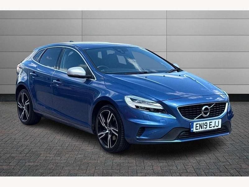 Blue Used 2019 Volvo V40 R-Design Estate | £11,290 (Fair price) - Image 1/2