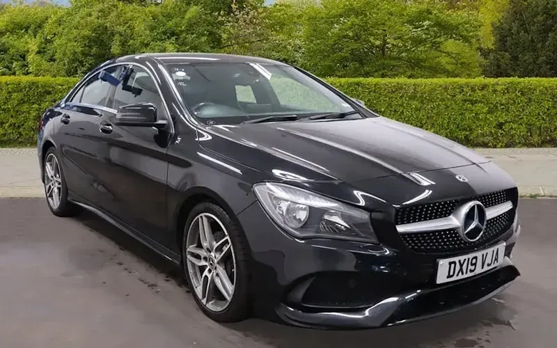 Usado Mercedes CLA180 AMG line 122 HP (89 kW) 2019 Sedan