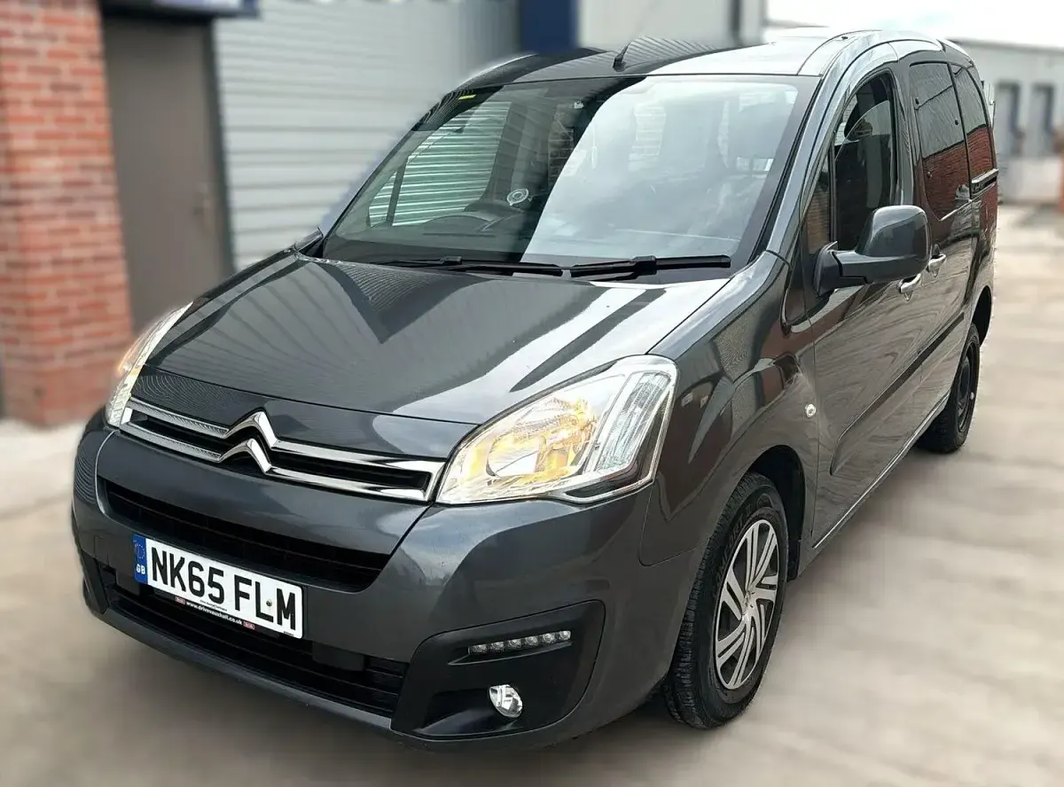 Used Citroën Berlingo Feel 100 HP (73 kW) 2016 Grey MPV