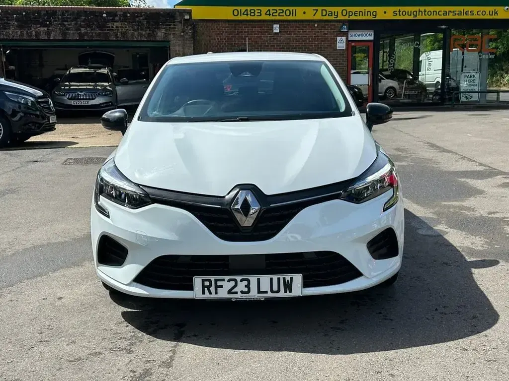 Used Renault Clio V Evolution 145 HP (106 kW) 2023 White Hatchback