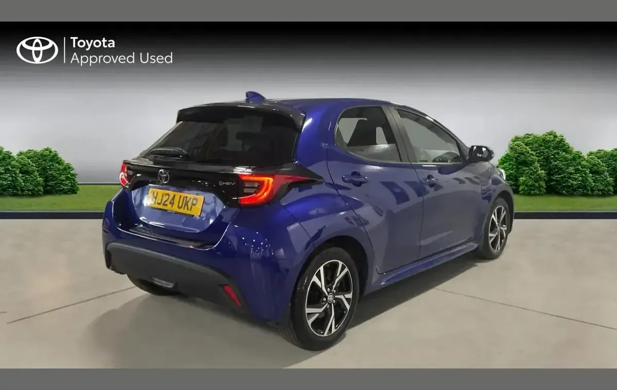 Used Toyota Yaris Design 116 HP (85 kW) 2024 Blue Hatchback
