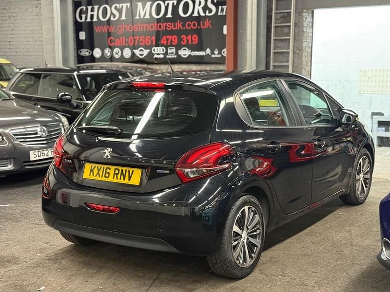 Second-hand Peugeot 208 2016 Negru Hatchback