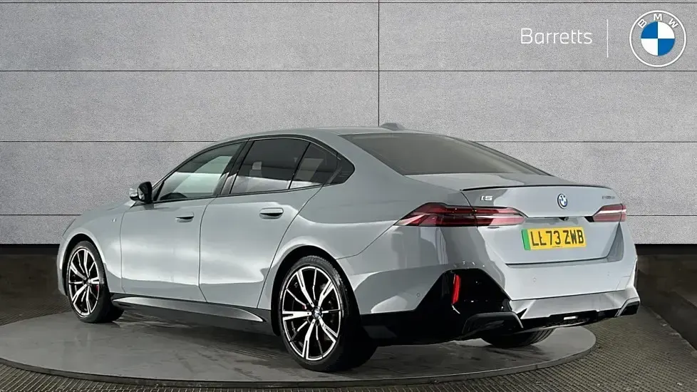 Usado BMW i5 M Sport 246 kW (335 CV) 2023 Gris Berlina