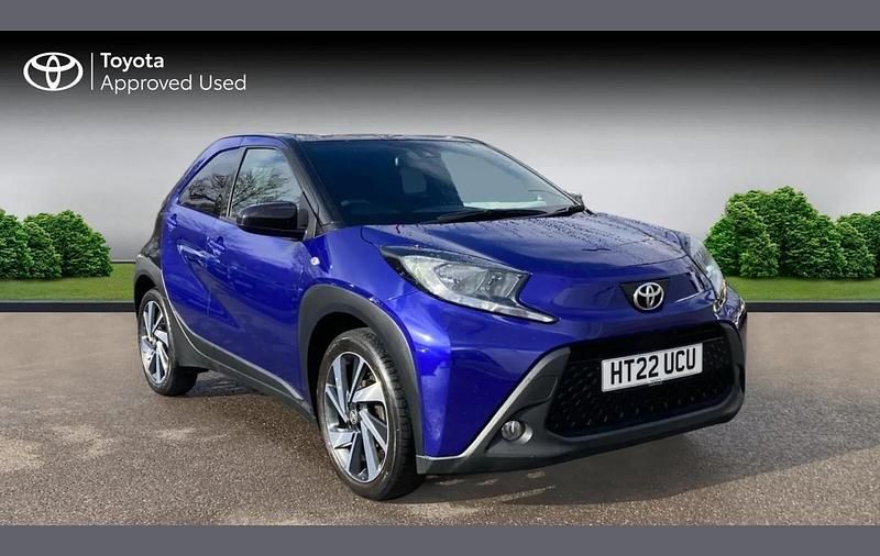 Used Toyota Aygo X 72 HP (52 kW) 2022 Juniper blue bitone SUV