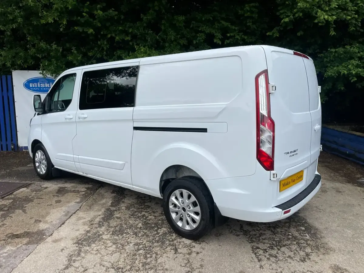 Used Ford Transit Custom Limited 130 HP (95 kW) 2022 White Van