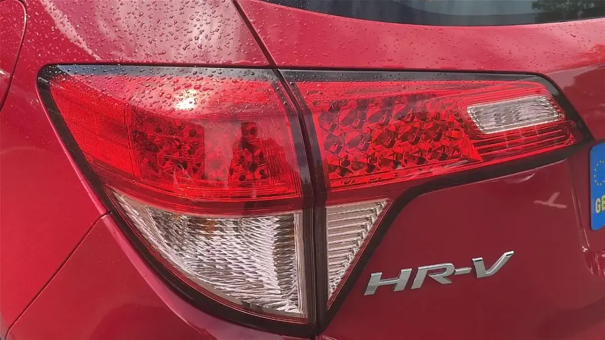 Used Honda HR-V SE 128 HP (94 kW) 2017 Red SUV