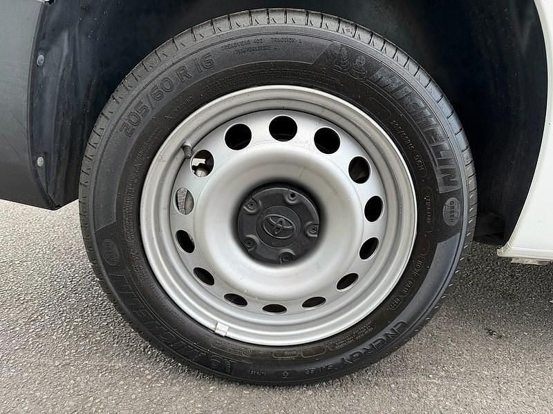 Used Toyota Proace Active 100 HP (73 kW) 2022 White MPV