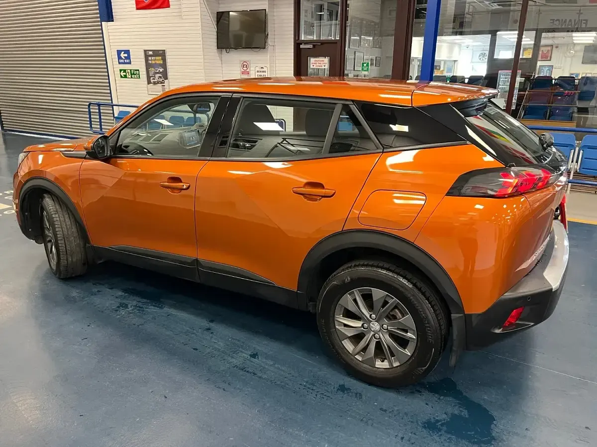 Used Peugeot 2008 Active Premium 110 HP (80 kW) 2021 Orange SUV