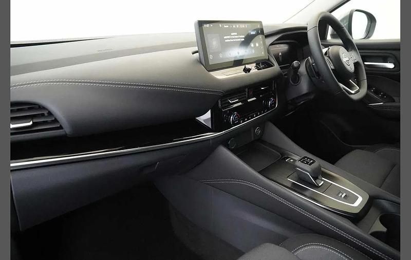 Used Nissan Qashqai N-Connecta 155 HP (114 kW) 2023 Red SUV