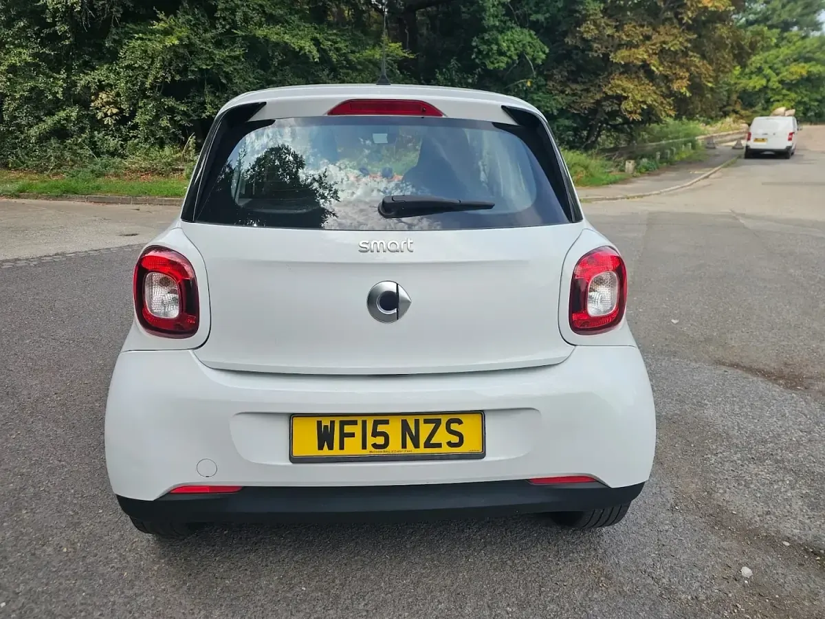 Used Smart ForFour Passion 71 HP (52 kW) 2015 White Hatchback