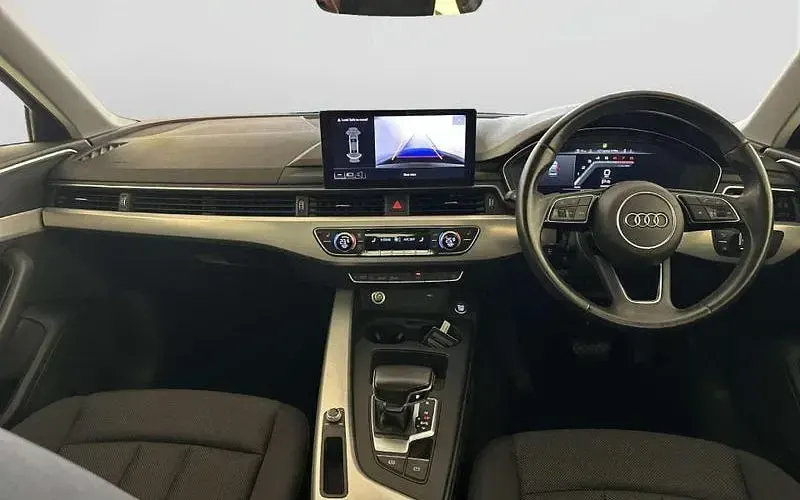 Begagnad Audi A4 Advanced 150 HK (110 kW) 2023 Svart Sedan