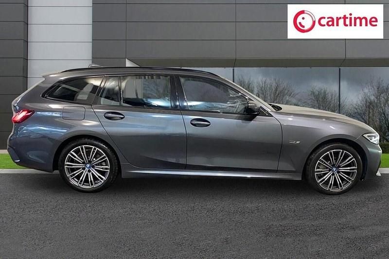Usado BMW 330e M Sport 288 CV (211 kW) 2022 Gris Familiar