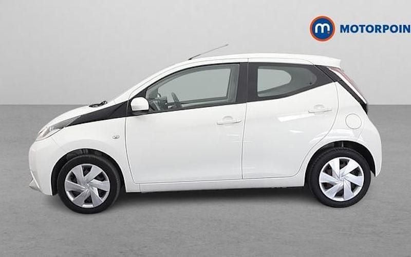 Used Toyota Aygo X-play 69 HP (50 kW) 2018 Hatchback