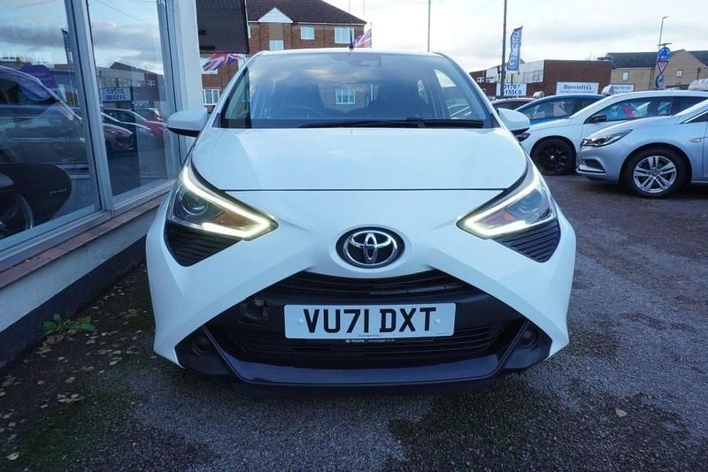 Used Toyota Aygo X-play 71 HP (52 kW) 2021 White Hatchback