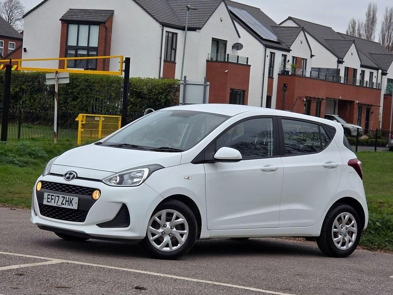 Used Hyundai i10 SE 83 HP (61 kW) 2017 White Hatchback