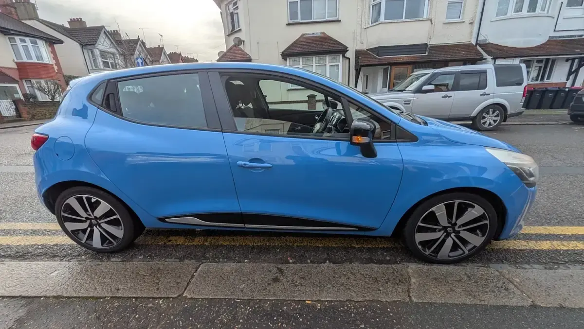 Used Renault Clio Dynamique 90 HP (66 kW) 2013 Blue Hatchback